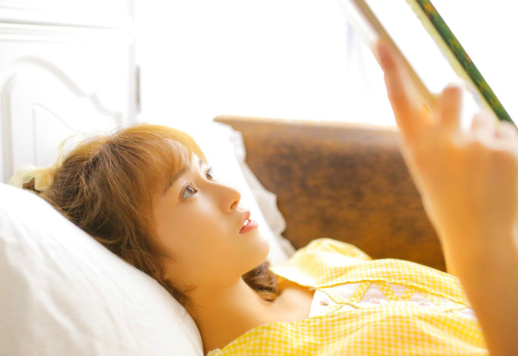 眯着眼的小口耐 小清新的少女