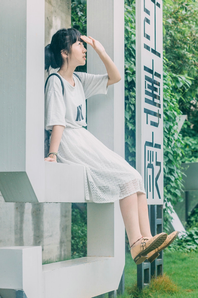 酥胸半露 巨乳萝莉军装制服诱惑