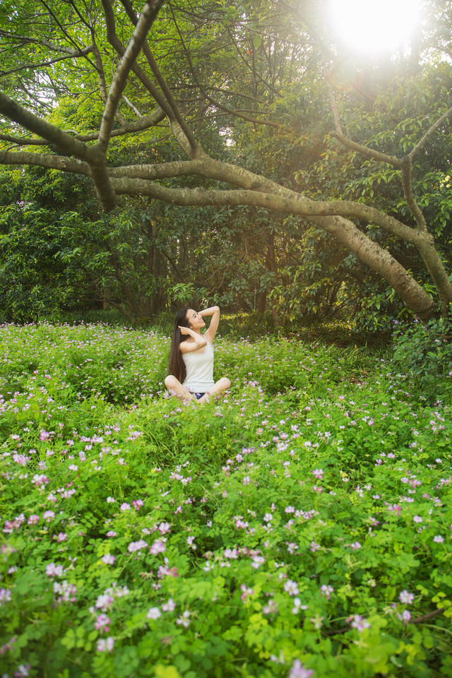 清新少女背心清爽的夏日