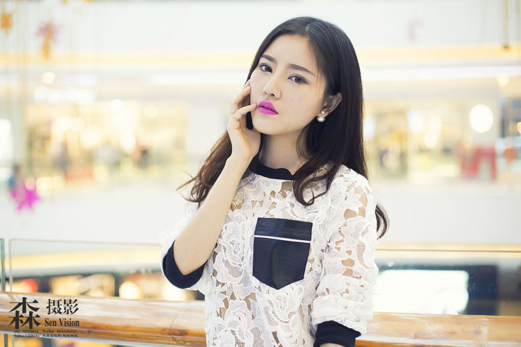 浑身湿透的白衣女人 性感酥胸美女湿身诱惑图片
