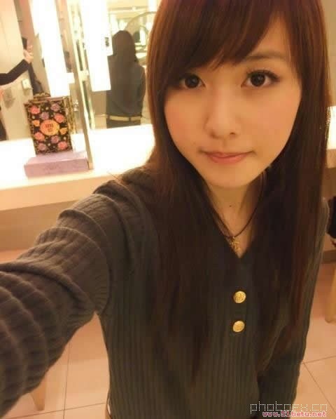 酥胸美腿的妖娆美女浴缸中湿身撩人心弦的浴室私房大尺度艺术照