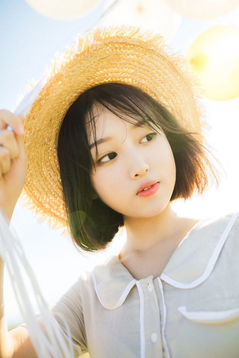 挤胸**的深沟纯情女郎浴室湿身性感诱人身材私房美女艺术照