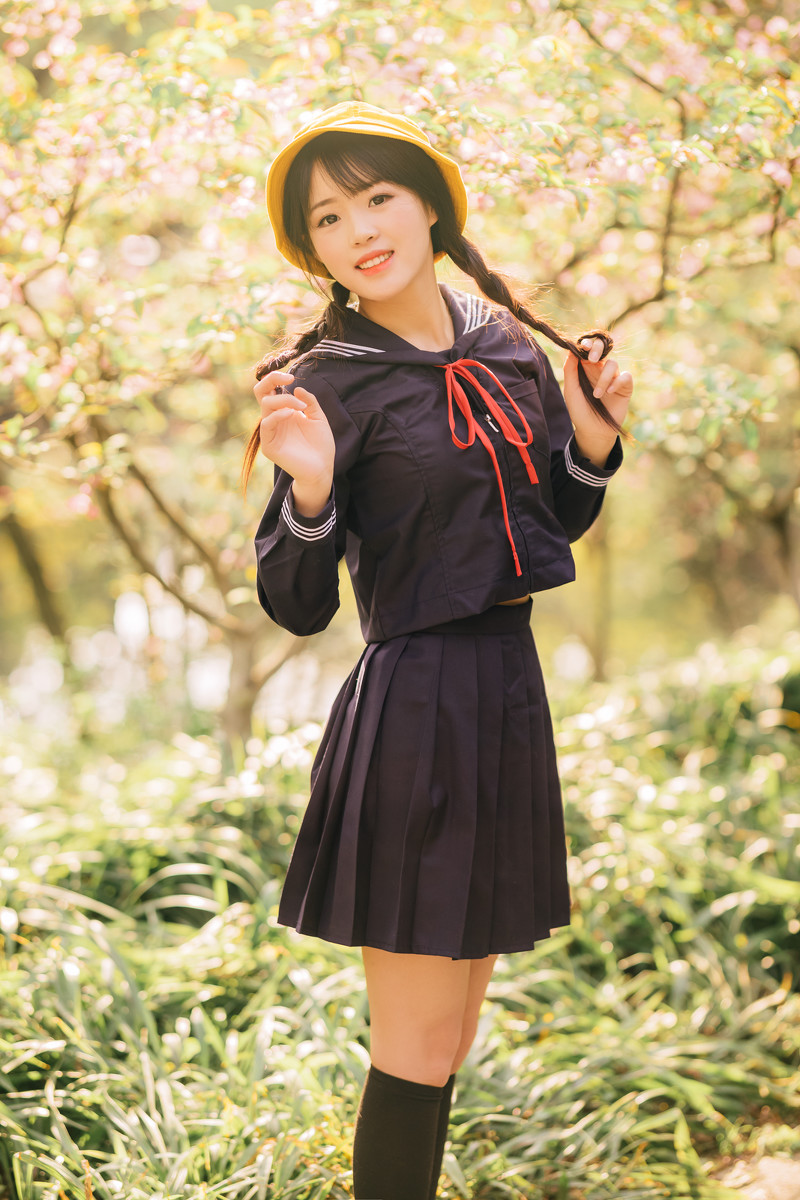 浴室里湿身透视装的诱惑迷人妩媚性感美女大尺度人体艺术