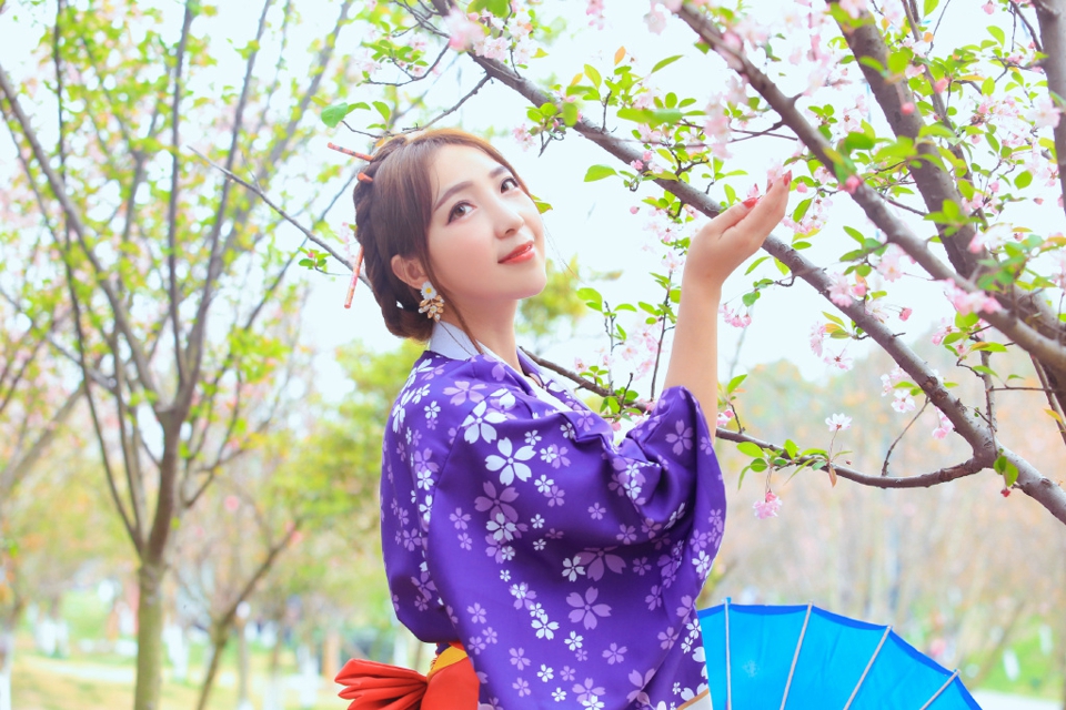 少妇诱惑妩媚的眼神 极品的妹子