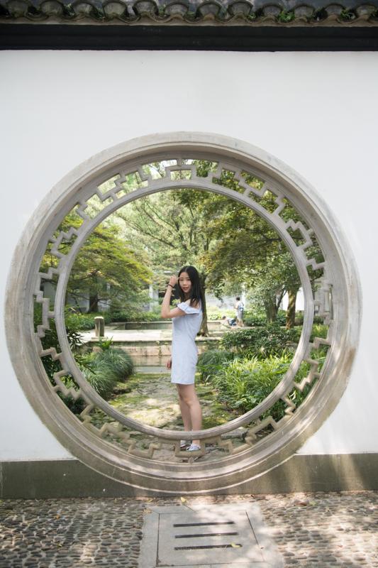 居家寂寞少妇 私房自解衣衫诱惑写真
