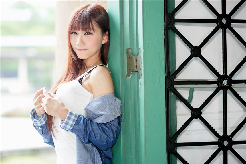 甜美气质舞蹈系美女户外酥胸诱人性感美图