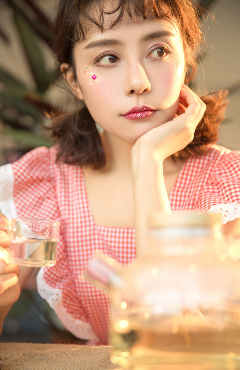 治愈系美女娇嫩白皙写真高清图片