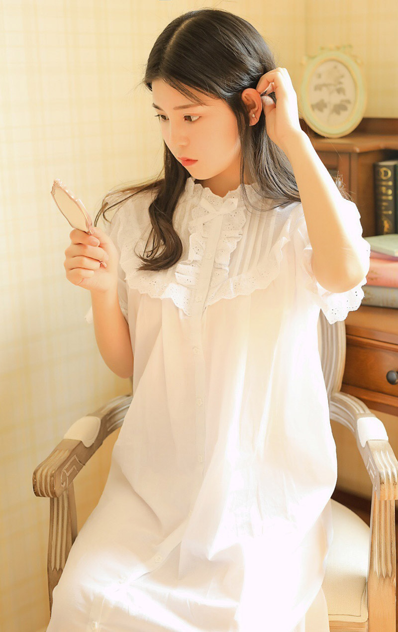 白裙美女清新文艺养眼写真图片