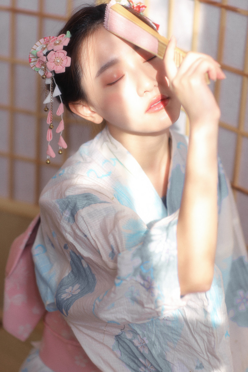 日本和服美女清新甜美写真图片