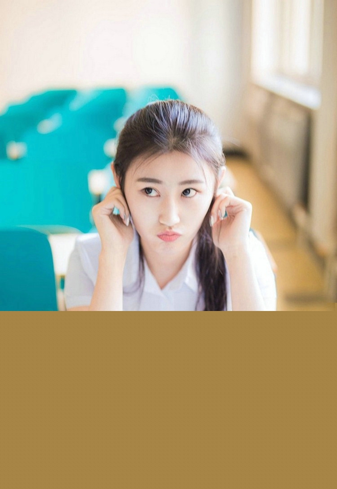 气质美女夜色下的朦胧性感夜生活美女图片