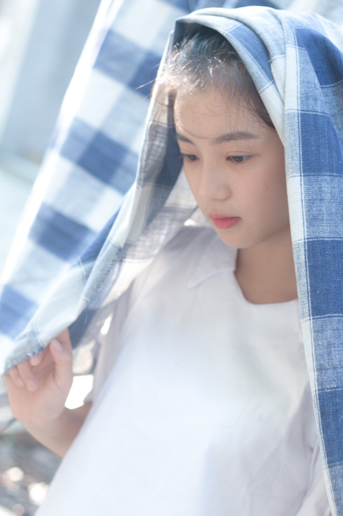 气质美女清晨香肩外露慵懒唯美写真图片