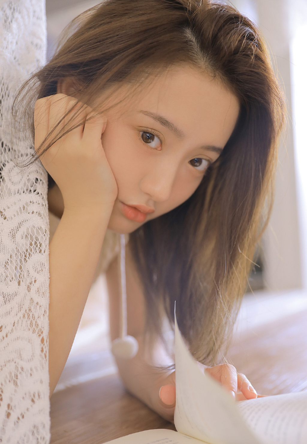 气质嫩模诱惑睡衣私房照写真图片下载