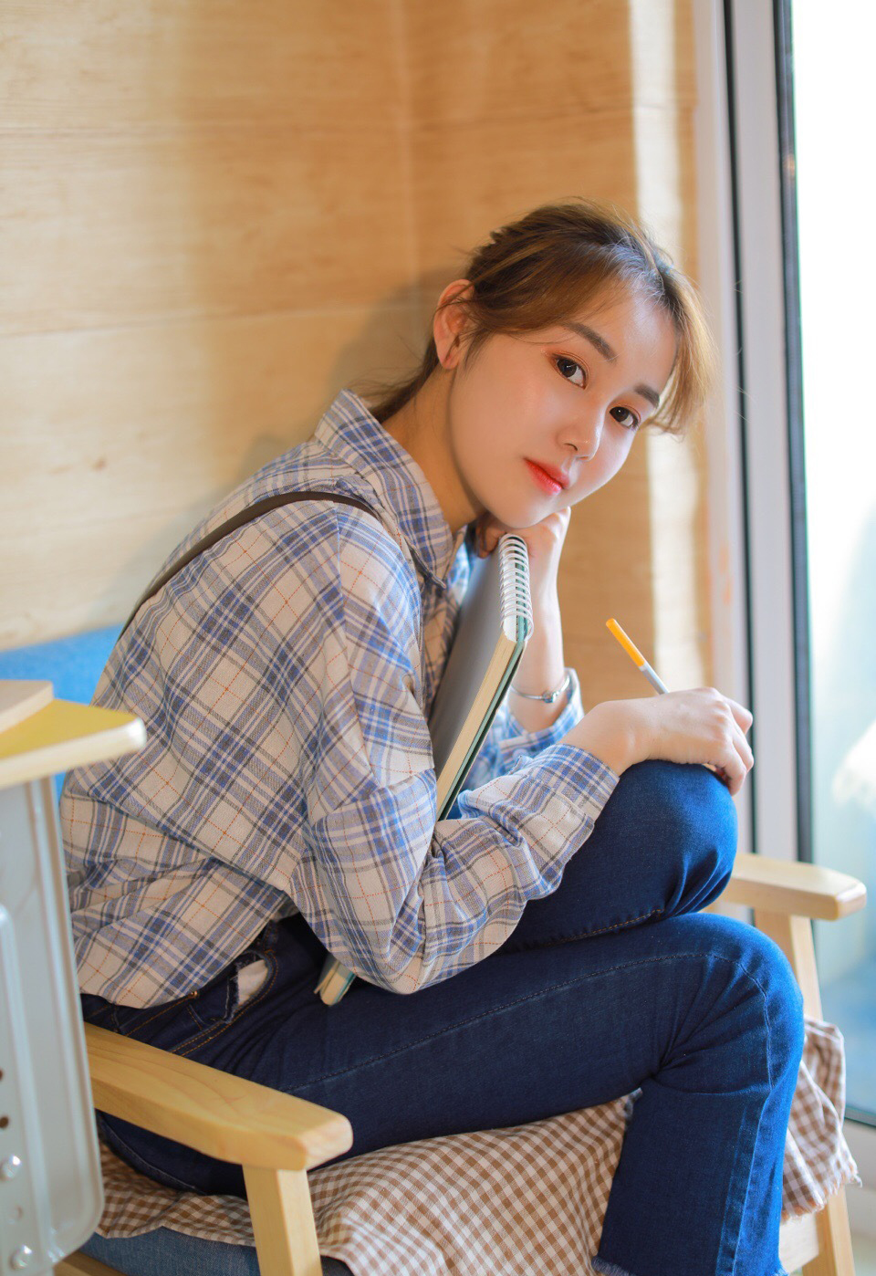 办公室女职员气质OL美女性感写真图片