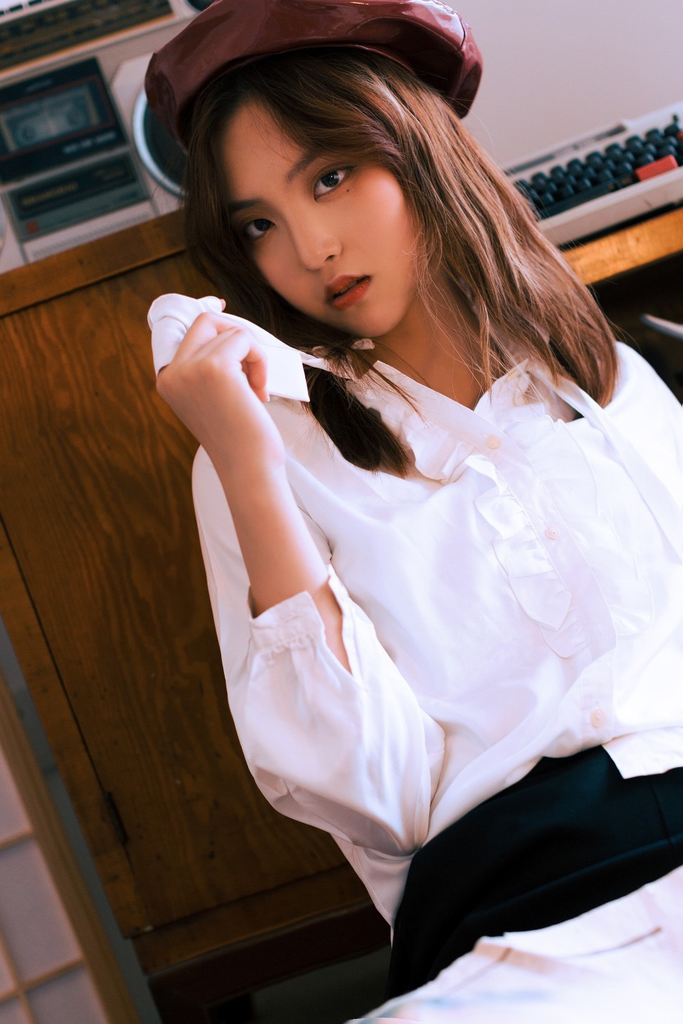 吊带低胸装美女气质高贵时尚美艳极品诱惑图片