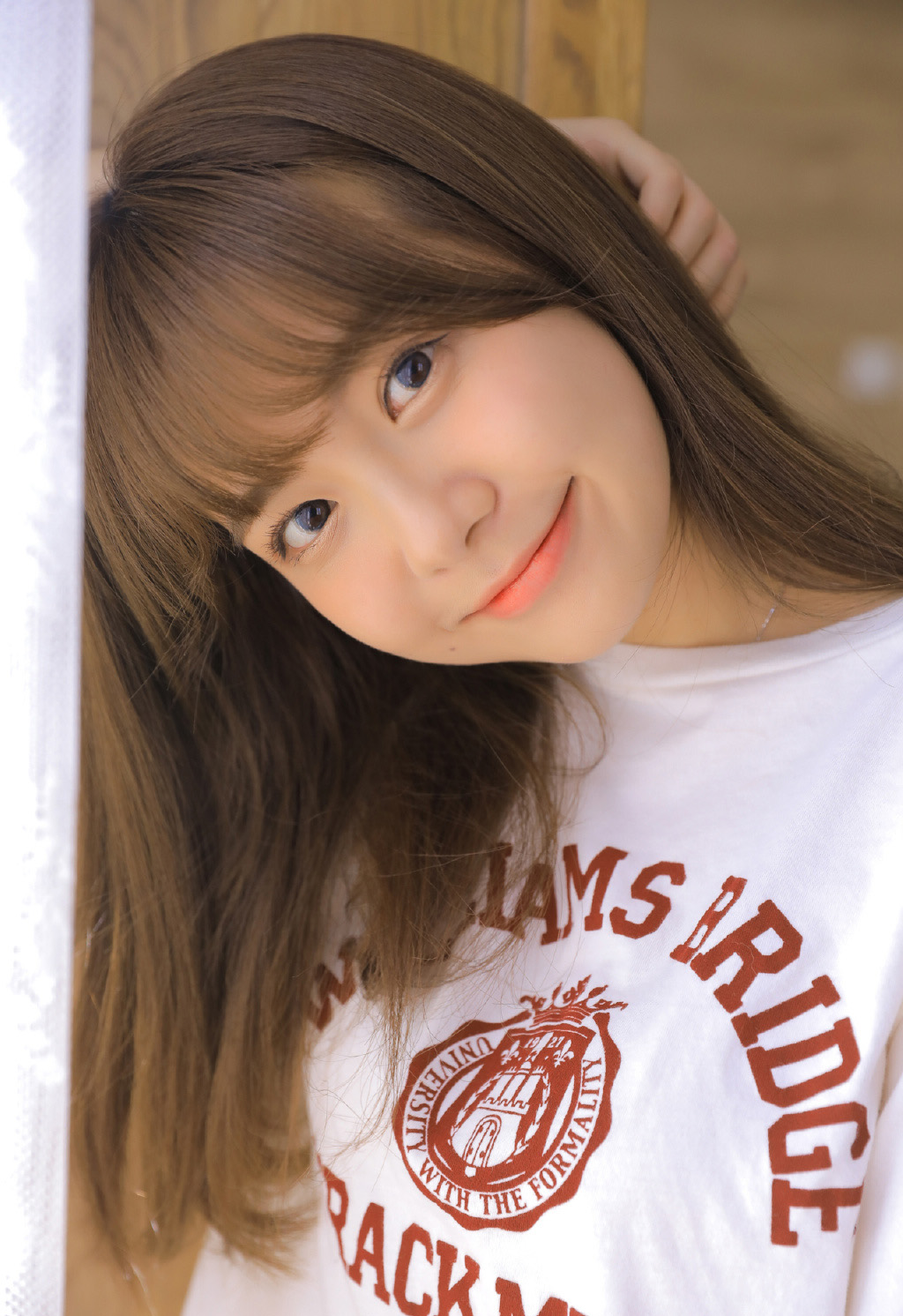 卧室里抹胸黑丝袜美腿少妇诱惑自拍