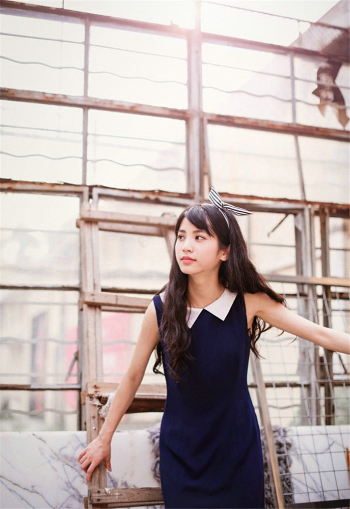 气质美女吊带蕾丝包臀性感诱惑