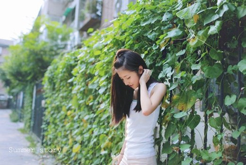 巨乳女模户外妩媚惊艳写真