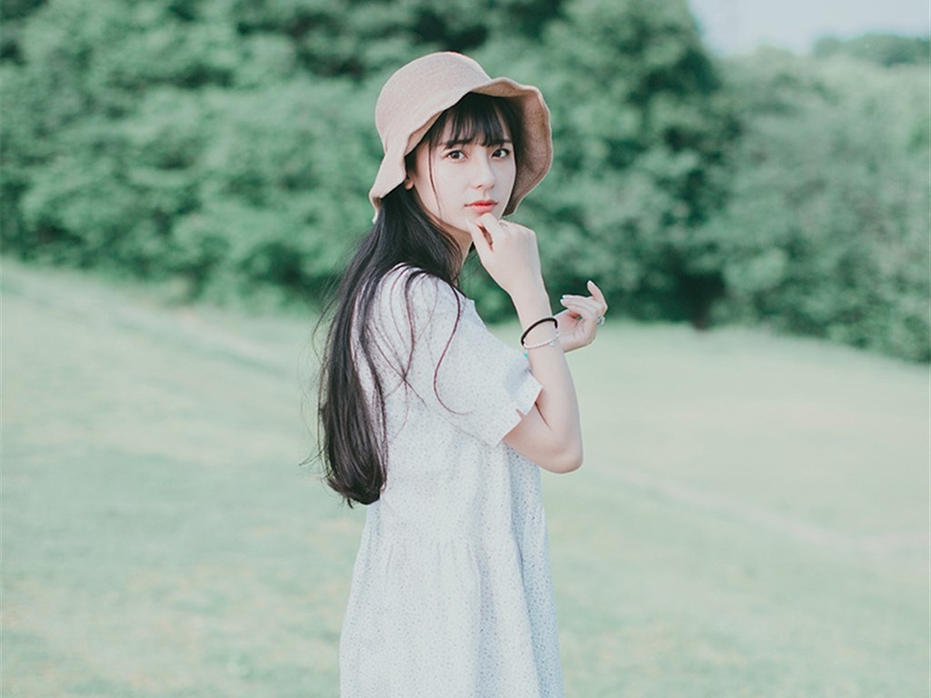 气质长腿麦色丝袜翘臀美女性感写真