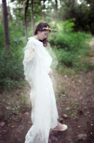 亚洲美女Avril修长美腿诱人的身段性感写真