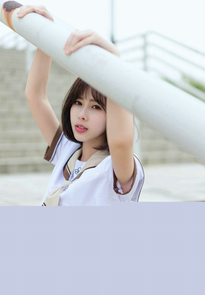 气质白裙美女性感吊带大胸翘臀诱惑写真