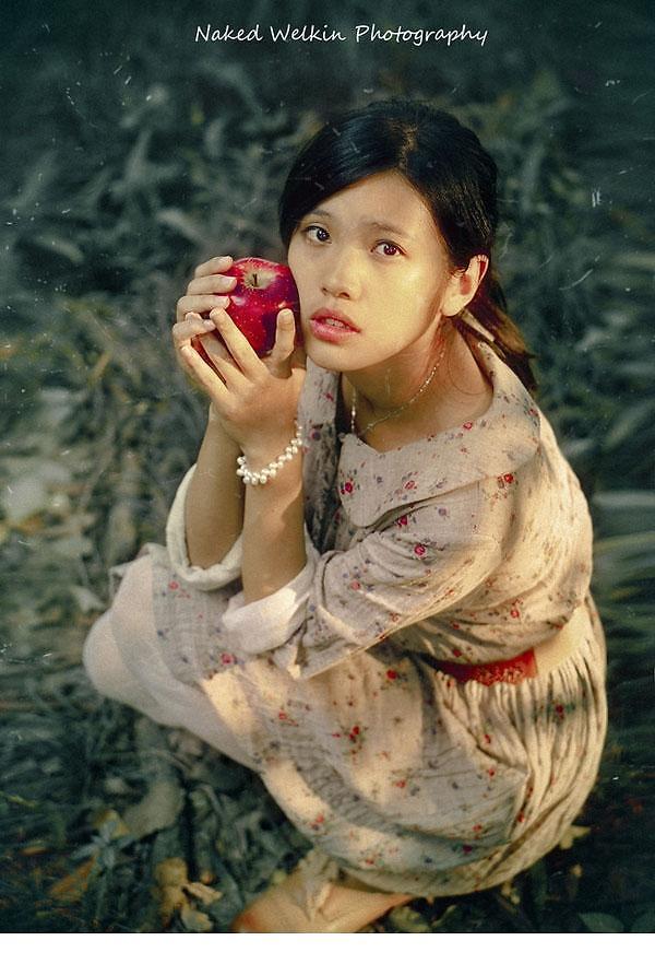 黑色紧身皮衣美女大秀好身材写真图片